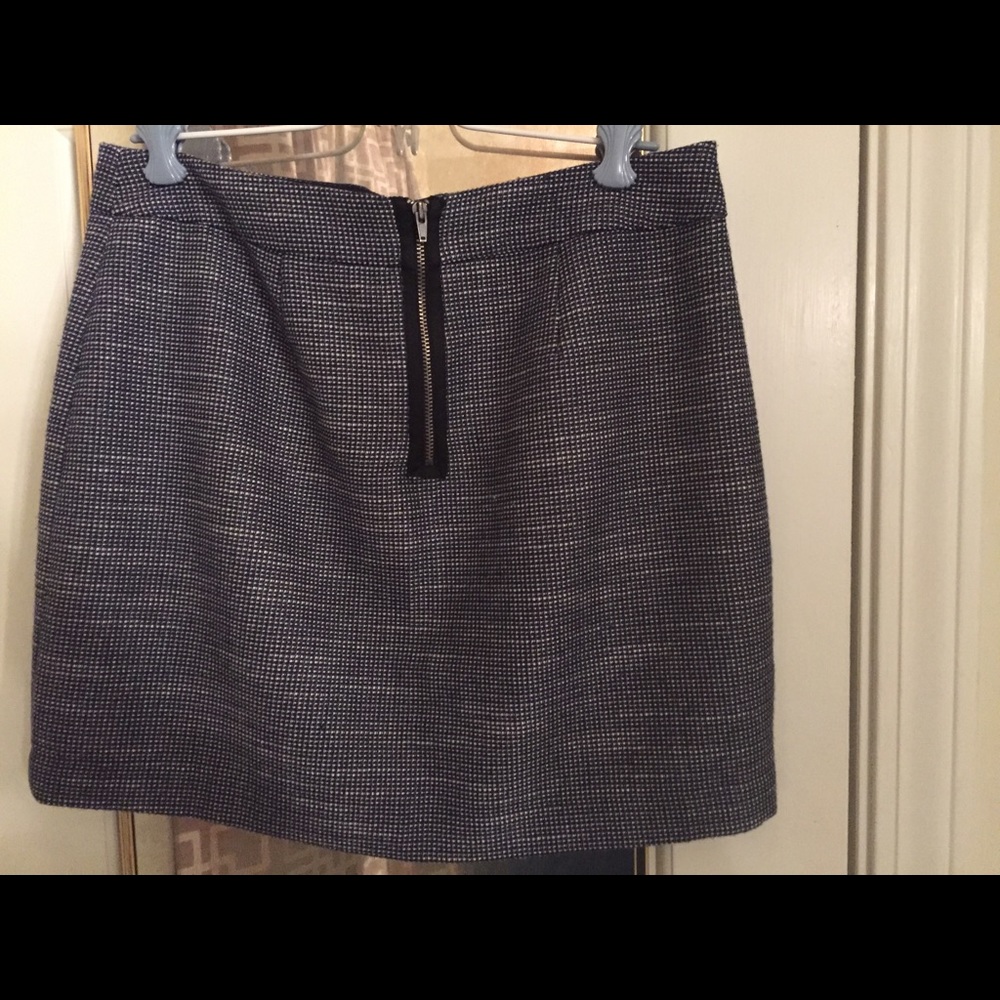 Gap skirt fits like a 4